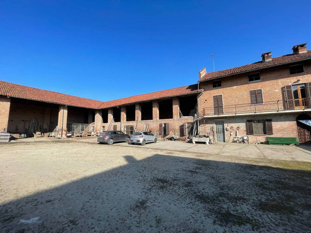 Rustico / Casale in vendita a Chieri, 9999 locali, prezzo € 700.000 | PortaleAgenzieImmobiliari.it