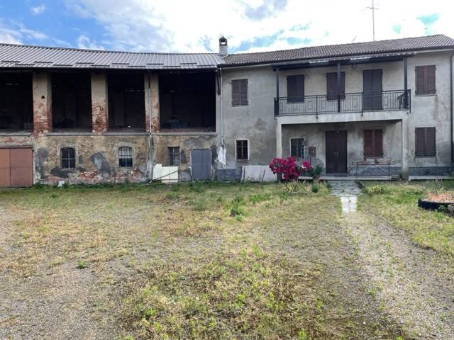 Rustico / Casale in vendita a Stroppiana, 7 locali, prezzo € 80.000 | PortaleAgenzieImmobiliari.it