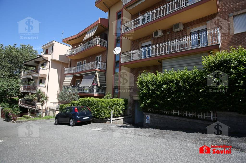 Appartamento in vendita a Genzano di Roma, 3 locali, prezzo € 165.000 | CambioCasa.it