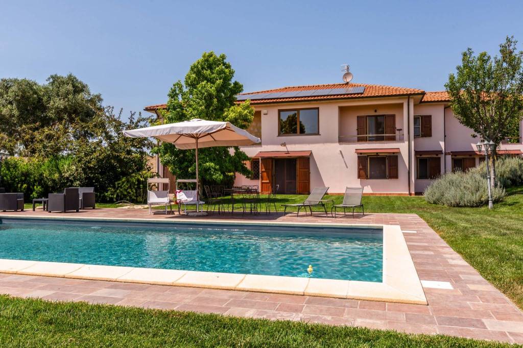 Villa in vendita a Tarquinia, 7 locali, prezzo € 750.000 | PortaleAgenzieImmobiliari.it