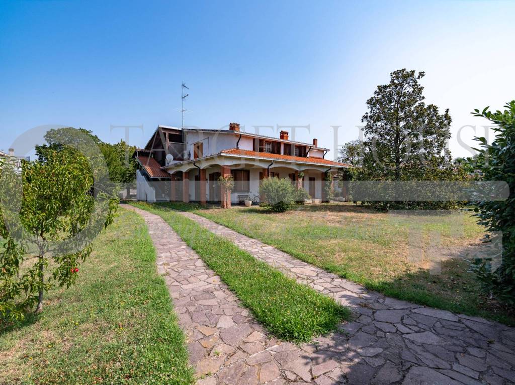 Villa in vendita a Motta Visconti, 16 locali, Trattative riservate | PortaleAgenzieImmobiliari.it