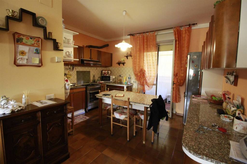Appartamento in vendita a Capannori, 6 locali, prezzo € 145.000 | PortaleAgenzieImmobiliari.it