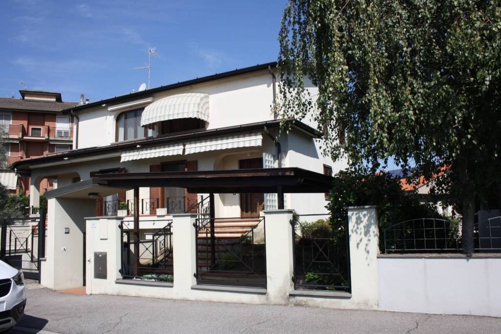 Villa in vendita a Pizzighettone, 5 locali, prezzo € 200.000 | PortaleAgenzieImmobiliari.it