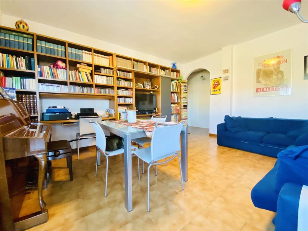 Appartamento in vendita a Capannori, 6 locali, prezzo € 180.000 | PortaleAgenzieImmobiliari.it