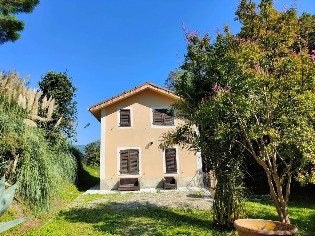 Villa in vendita a Genova, 4 locali, zona Bolzaneto, Valpolcevera, Rivarolo, prezzo € 300.000 | PortaleAgenzieImmobiliari.it