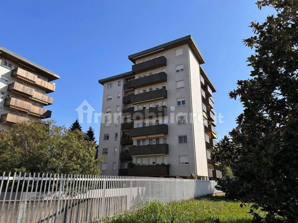 Appartamento in vendita a Novate Milanese, 3 locali, prezzo € 255.000 | CambioCasa.it
