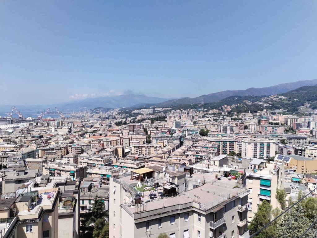Immobile a Genova