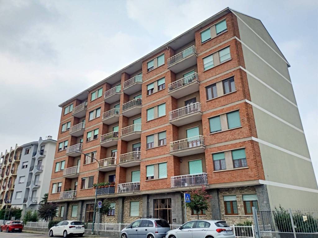 Appartamento in vendita a Chieri, 4 locali, prezzo € 260.000 | PortaleAgenzieImmobiliari.it