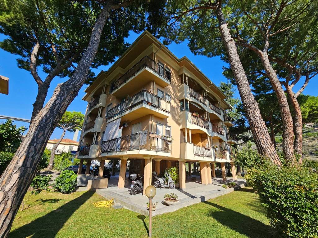 Appartamento in vendita a Bordighera, 3 locali, prezzo € 229.000 | PortaleAgenzieImmobiliari.it