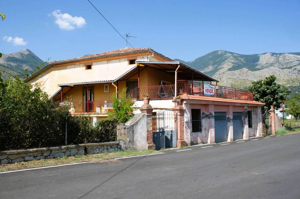 Rustico / Casale in vendita a Spigno Saturnia, 11 locali, prezzo € 200.000 | PortaleAgenzieImmobiliari.it
