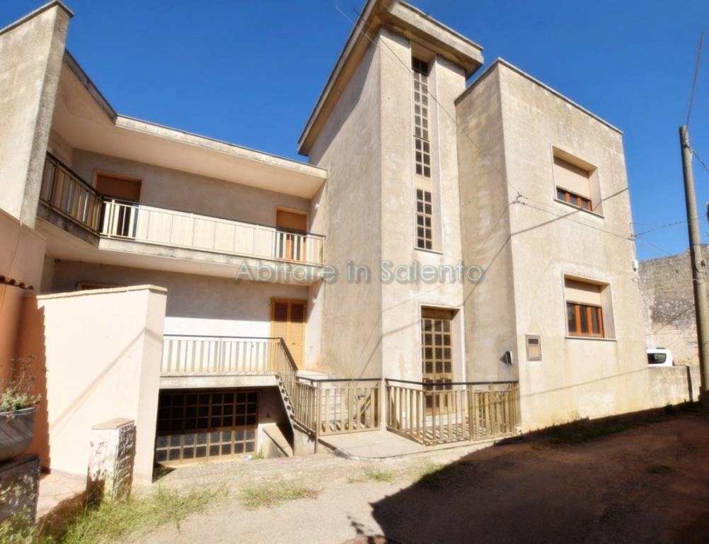 Palazzo / Stabile in vendita a Gagliano del Capo, 6 locali, prezzo € 260.000 | PortaleAgenzieImmobiliari.it