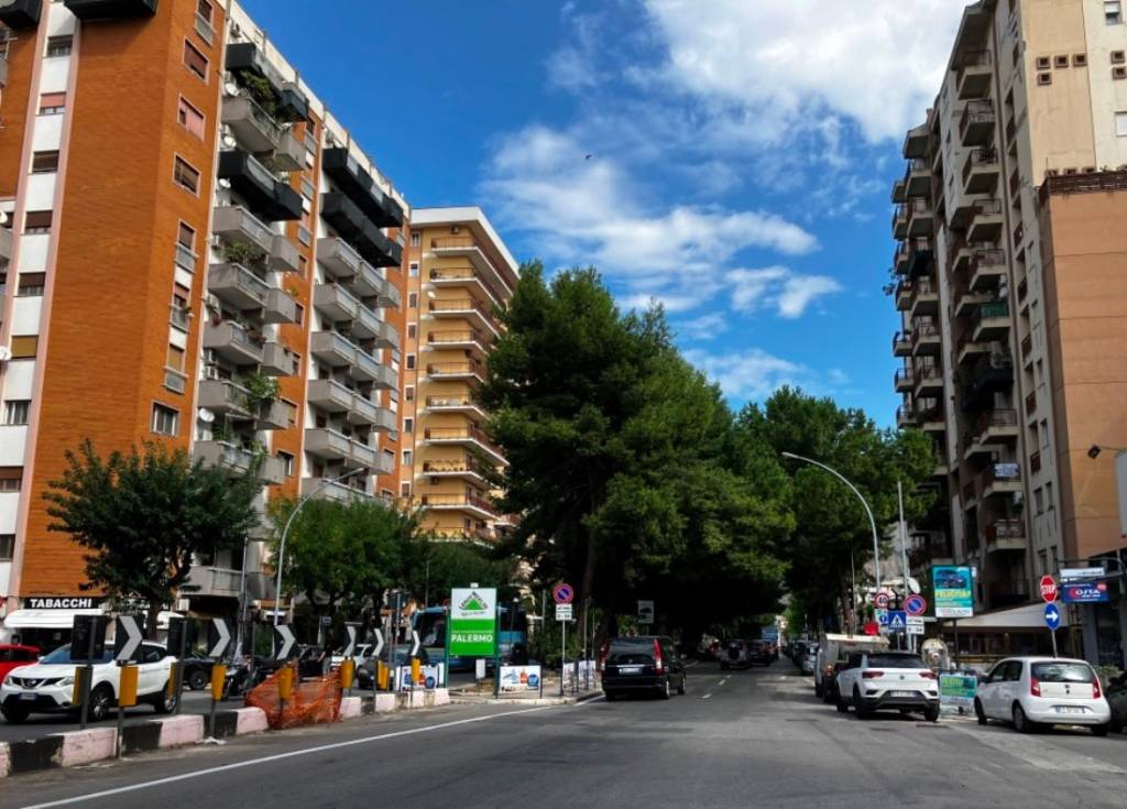 Appartamento in vendita a Palermo, 6 locali, prezzo € 320.000 | PortaleAgenzieImmobiliari.it