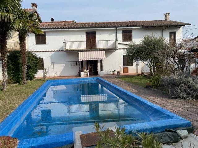 Villa in vendita a Pertengo, 7 locali, prezzo € 135.000 | PortaleAgenzieImmobiliari.it