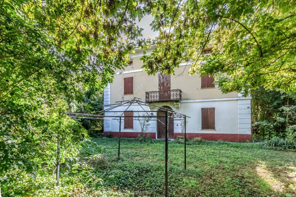 Villa in vendita a Ravarino, 10 locali, prezzo € 580.000 | PortaleAgenzieImmobiliari.it