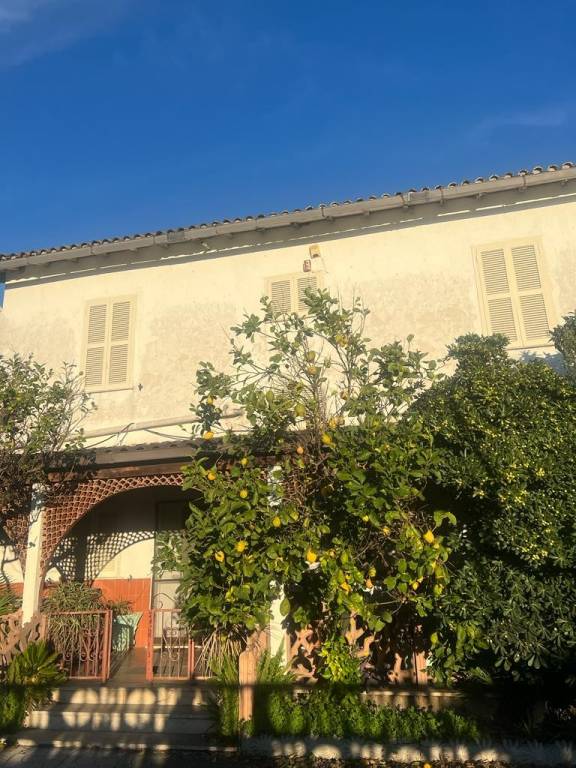 Villa in vendita a Terracina, 5 locali, prezzo € 380.000 | PortaleAgenzieImmobiliari.it