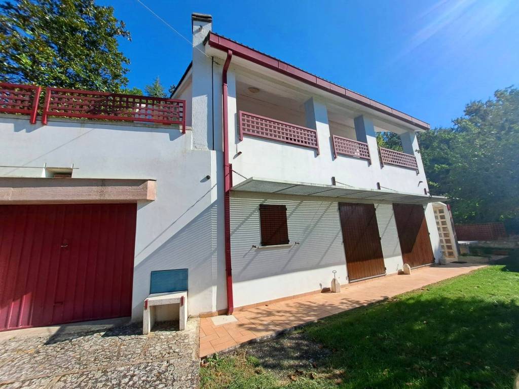 Villa in vendita a Spoleto, 5 locali, prezzo € 278.000 | PortaleAgenzieImmobiliari.it