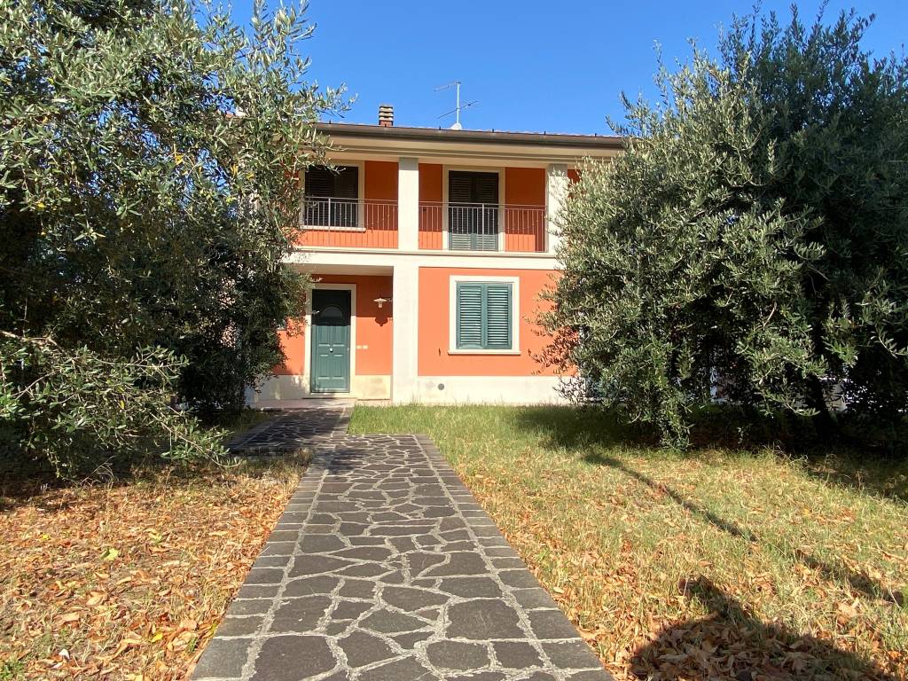 Villa in vendita a Morciano di Romagna, 6 locali, prezzo € 600.000 | PortaleAgenzieImmobiliari.it