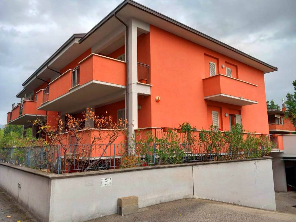 Appartamento in vendita a Foligno, 5 locali, prezzo € 265.000 | PortaleAgenzieImmobiliari.it