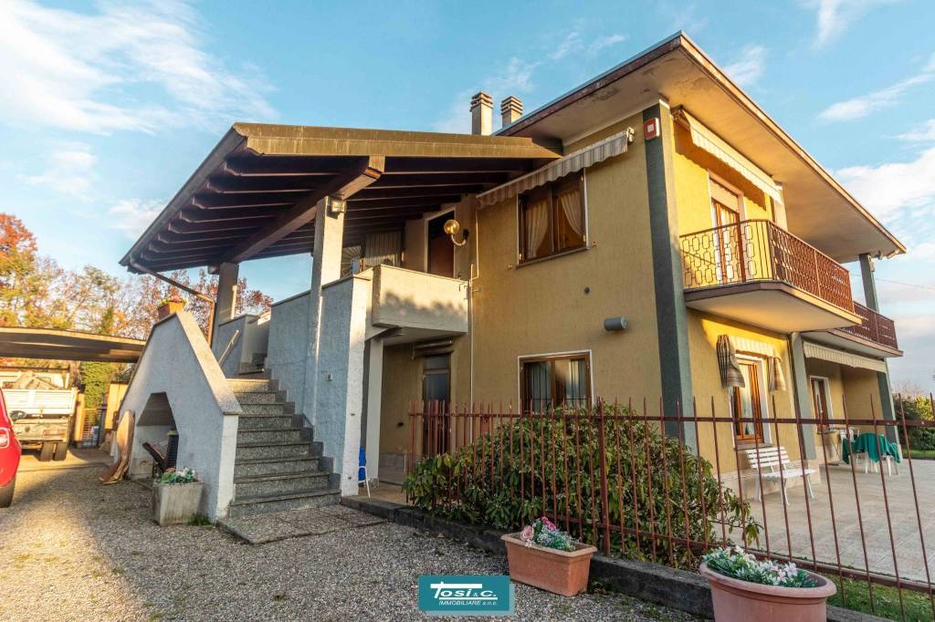 Villa in vendita a Bogogno, 3 locali, prezzo € 170.000 | PortaleAgenzieImmobiliari.it