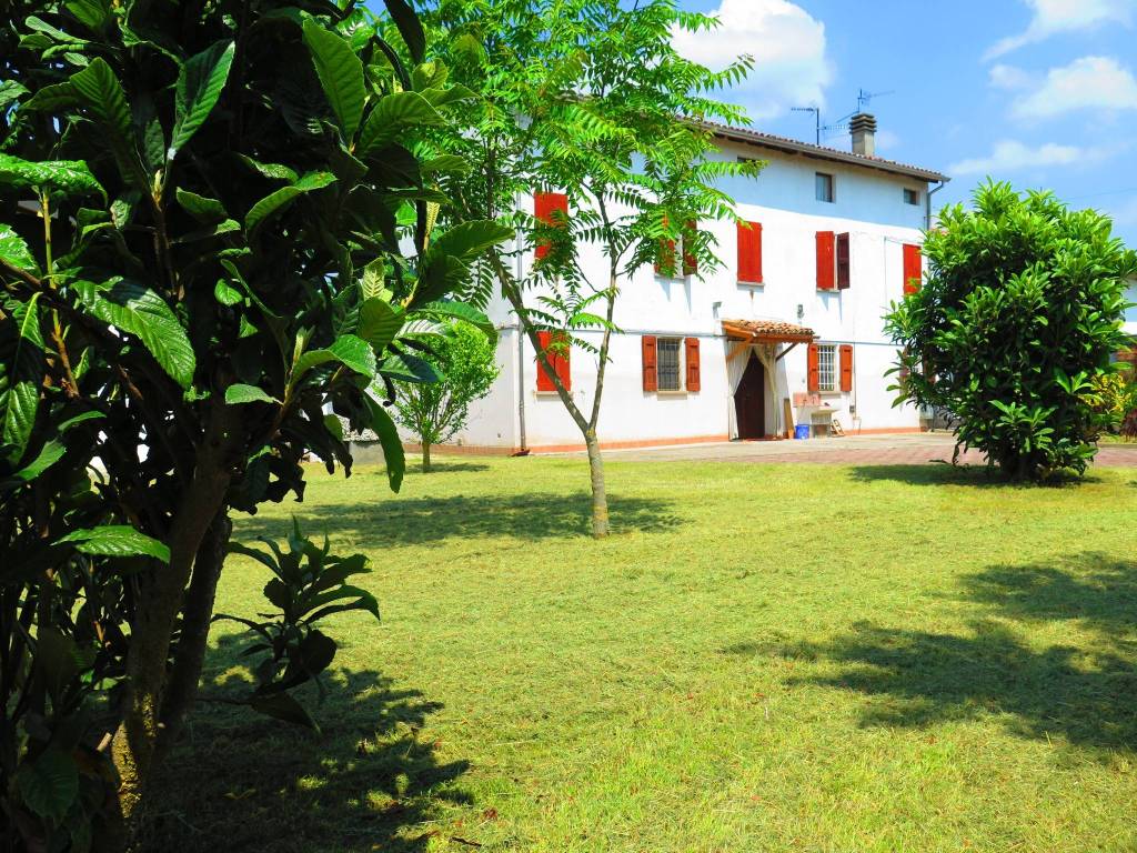 Villa in vendita a Brescello, 7 locali, prezzo € 175.000 | PortaleAgenzieImmobiliari.it