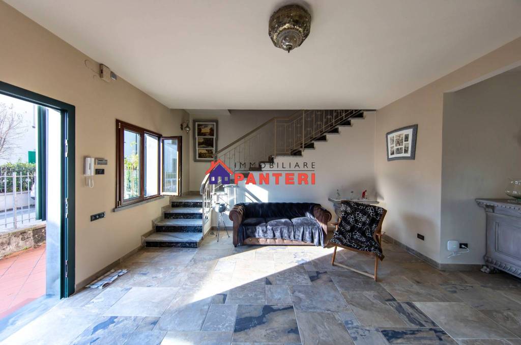Villa in vendita a Pescia, 4 locali, prezzo € 270.000 | PortaleAgenzieImmobiliari.it