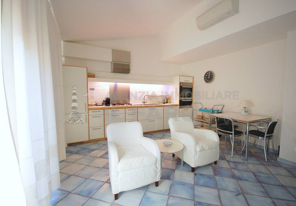 Appartamento in vendita a La Maddalena, 3 locali, prezzo € 360.000 | PortaleAgenzieImmobiliari.it