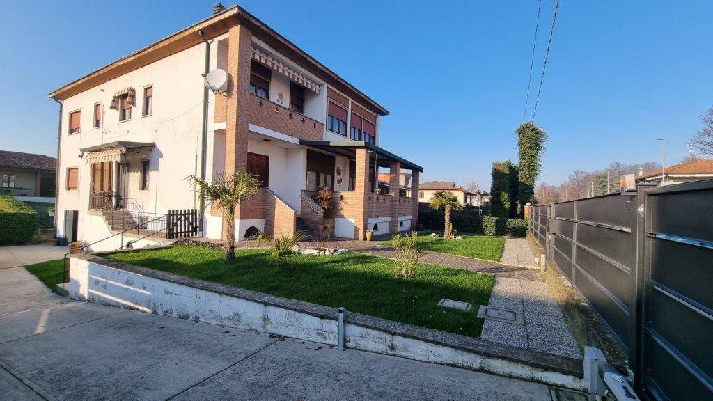 Villa in vendita a Chieve, 10 locali, prezzo € 290.000 | PortaleAgenzieImmobiliari.it
