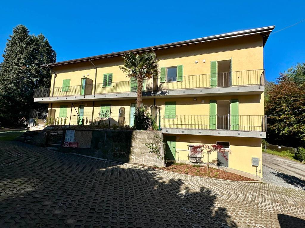 Appartamento in affitto a Comerio, 4 locali, prezzo € 1.200 | PortaleAgenzieImmobiliari.it