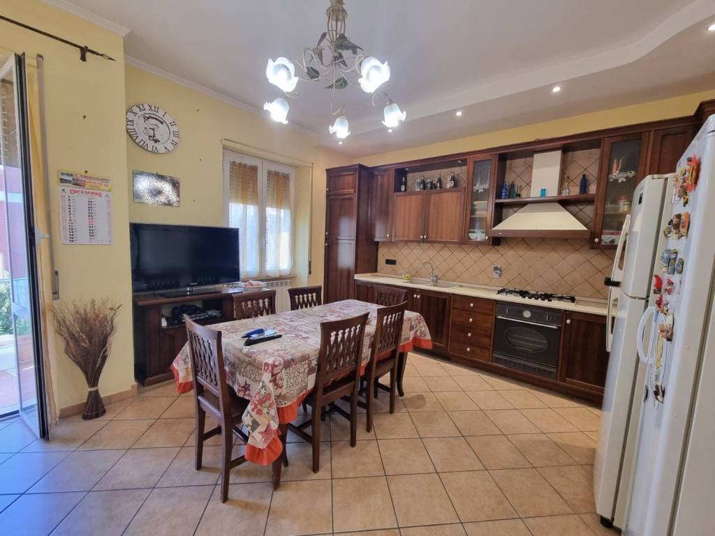 Appartamento in vendita a Genzano di Roma, 3 locali, prezzo € 155.000 | PortaleAgenzieImmobiliari.it