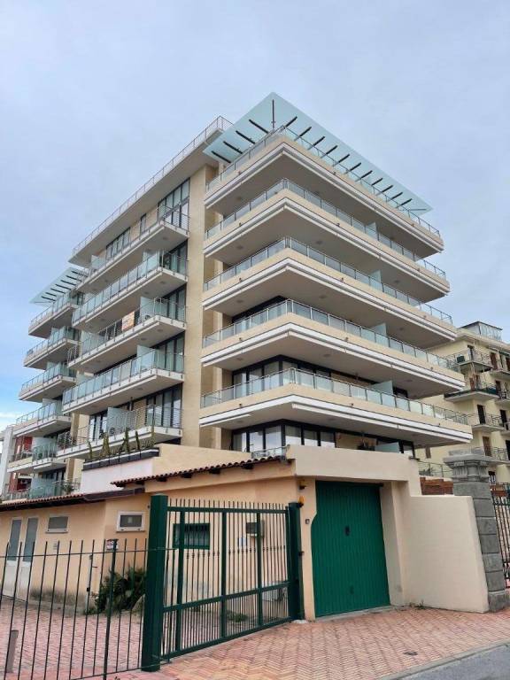 Appartamento in vendita a Pietra Ligure, 2 locali, prezzo € 395.000 | PortaleAgenzieImmobiliari.it