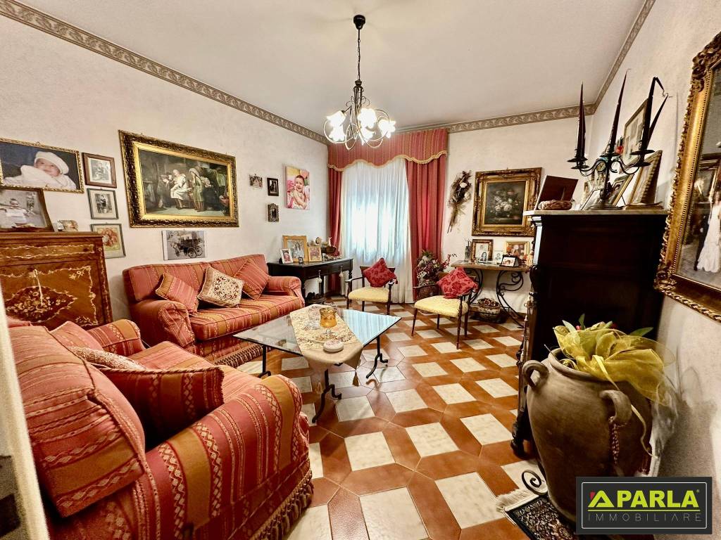Appartamento in vendita a Canicattì, 6 locali, prezzo € 160.000 | PortaleAgenzieImmobiliari.it