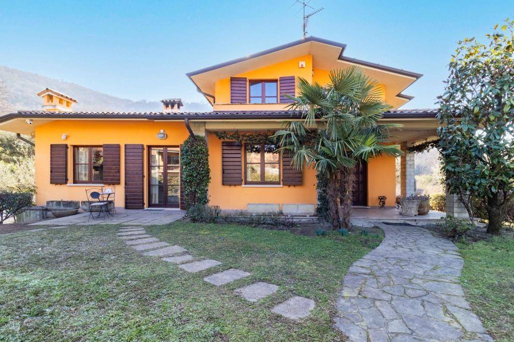 Villa in vendita a Cellatica, 8 locali, prezzo € 695.000 | PortaleAgenzieImmobiliari.it