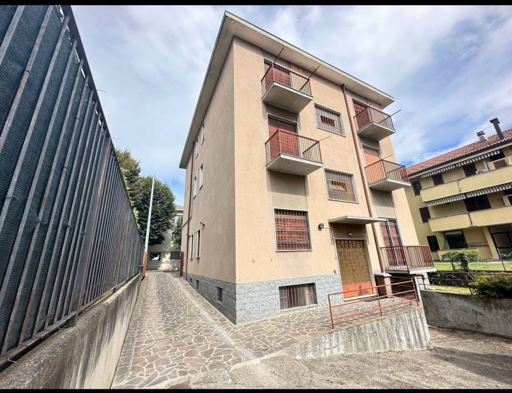 Appartamento in vendita a Tradate, 3 locali, prezzo € 100.000 | PortaleAgenzieImmobiliari.it
