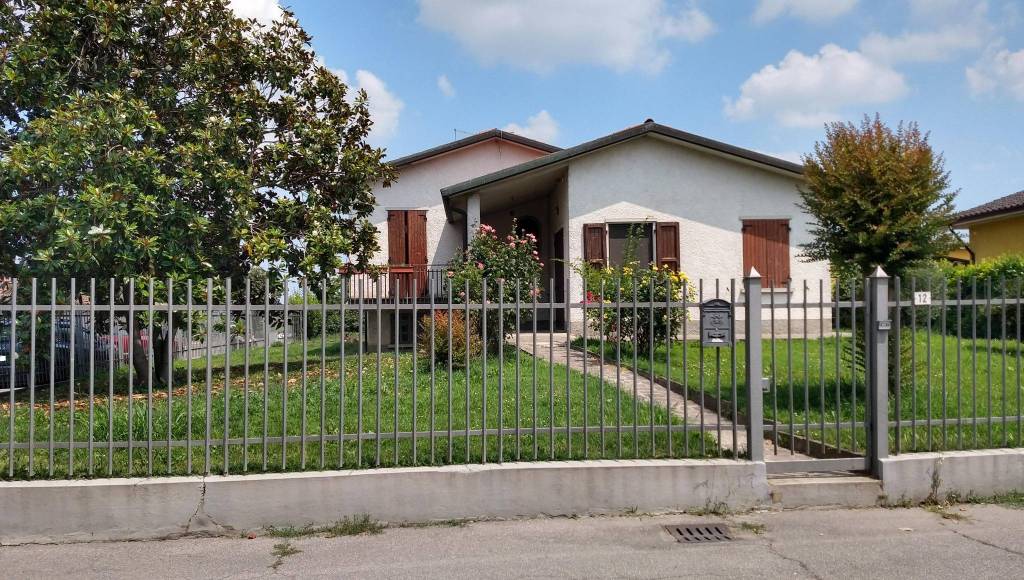 Villa in vendita a Romano di Lombardia, 3 locali, prezzo € 210.000 | PortaleAgenzieImmobiliari.it