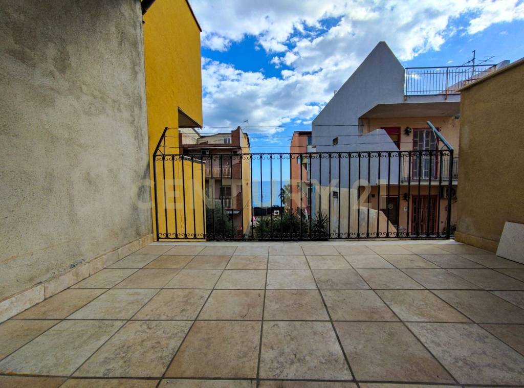 Appartamento in vendita a Sant'Alessio Siculo, 5 locali, prezzo € 145.000 | PortaleAgenzieImmobiliari.it