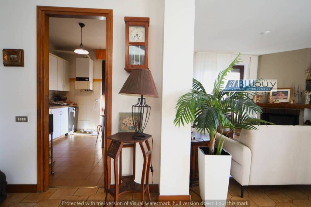 Appartamento in vendita a Como, 4 locali, zona Monte Olimpino - Sagnino - Tavernola, prezzo € 240.000 | PortaleAgenzieImmobiliari.it