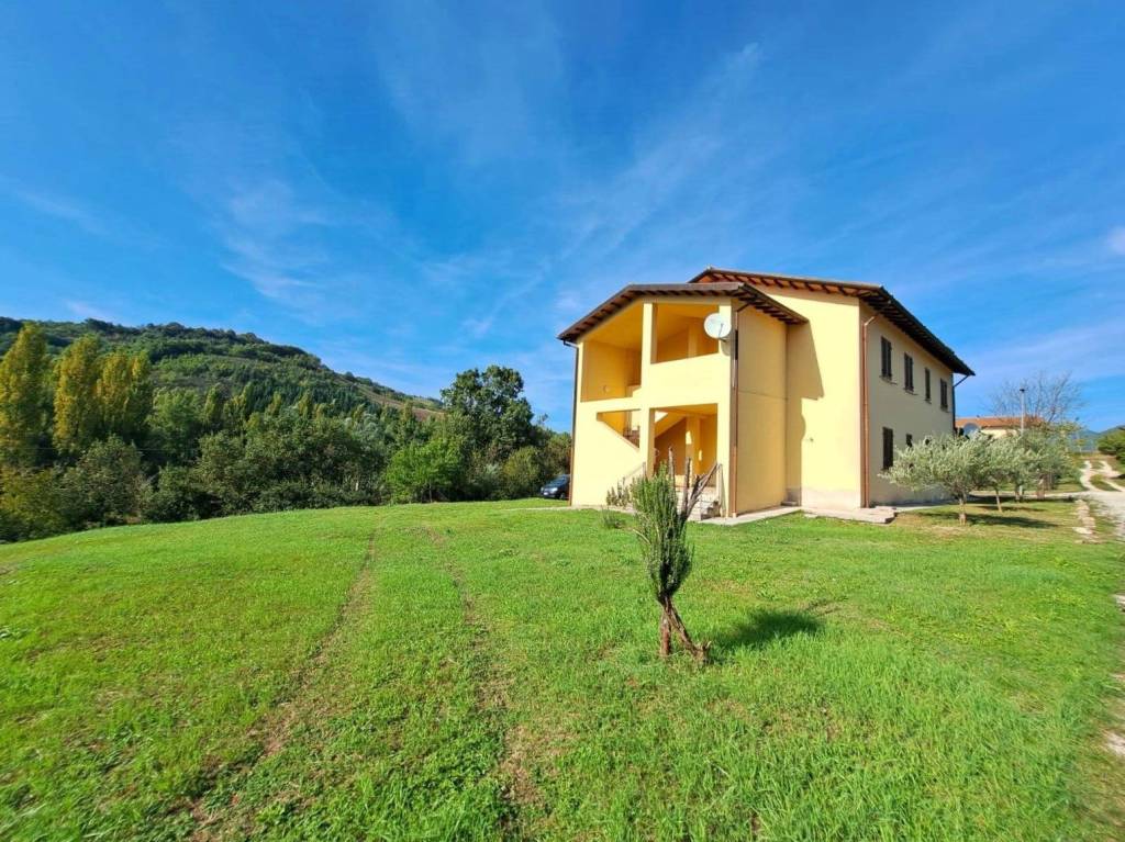 Villa in vendita a Nocera Umbra, 10 locali, prezzo € 190.000 | PortaleAgenzieImmobiliari.it