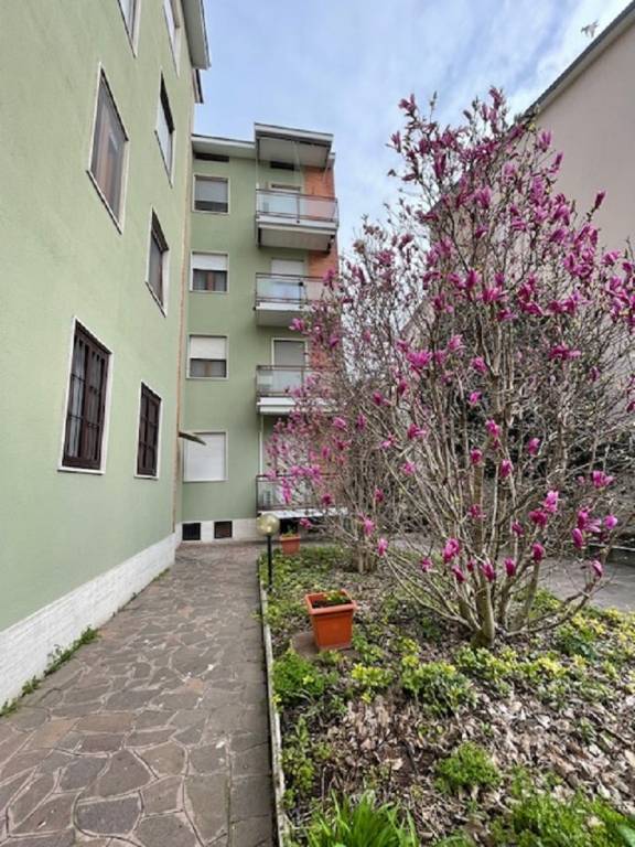 Appartamento in vendita a Cremona, 6 locali, prezzo € 170.000 | PortaleAgenzieImmobiliari.it