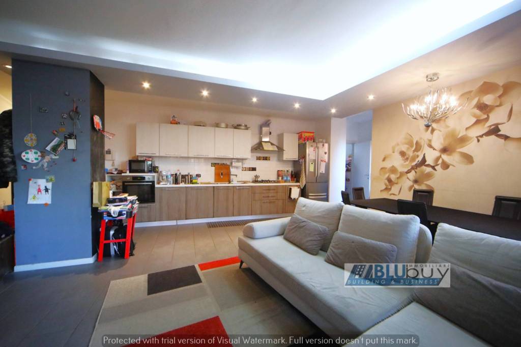 Appartamento in vendita a Como, 4 locali, zona Monte Olimpino - Sagnino - Tavernola, prezzo € 250.000 | PortaleAgenzieImmobiliari.it