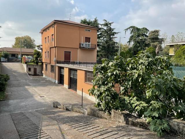 Villa in vendita a Brescia, 6 locali, Trattative riservate | PortaleAgenzieImmobiliari.it