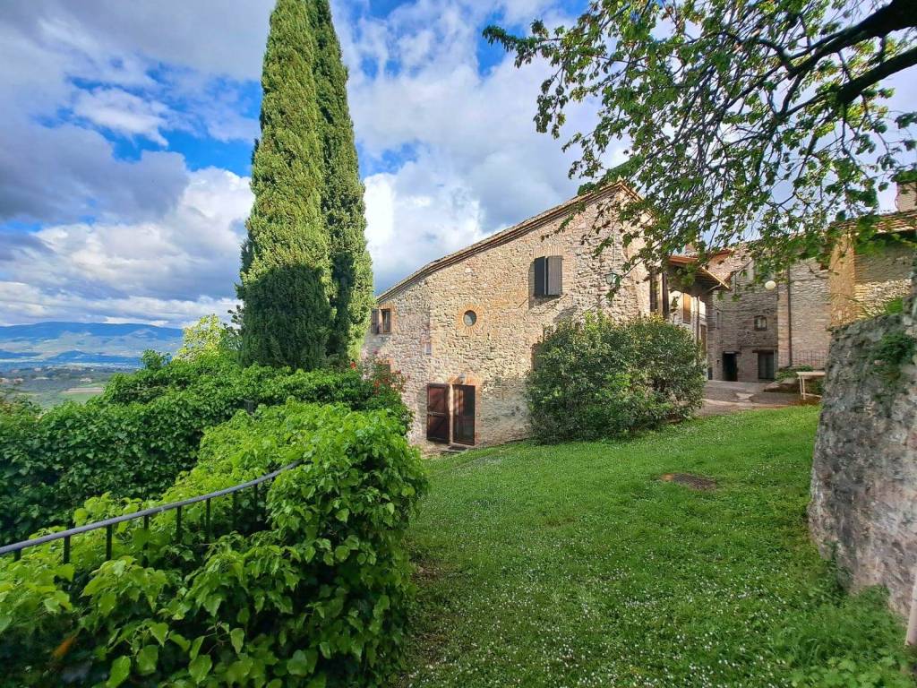 Rustico / Casale in vendita a Giano dell'Umbria, 5 locali, prezzo € 265.000 | PortaleAgenzieImmobiliari.it