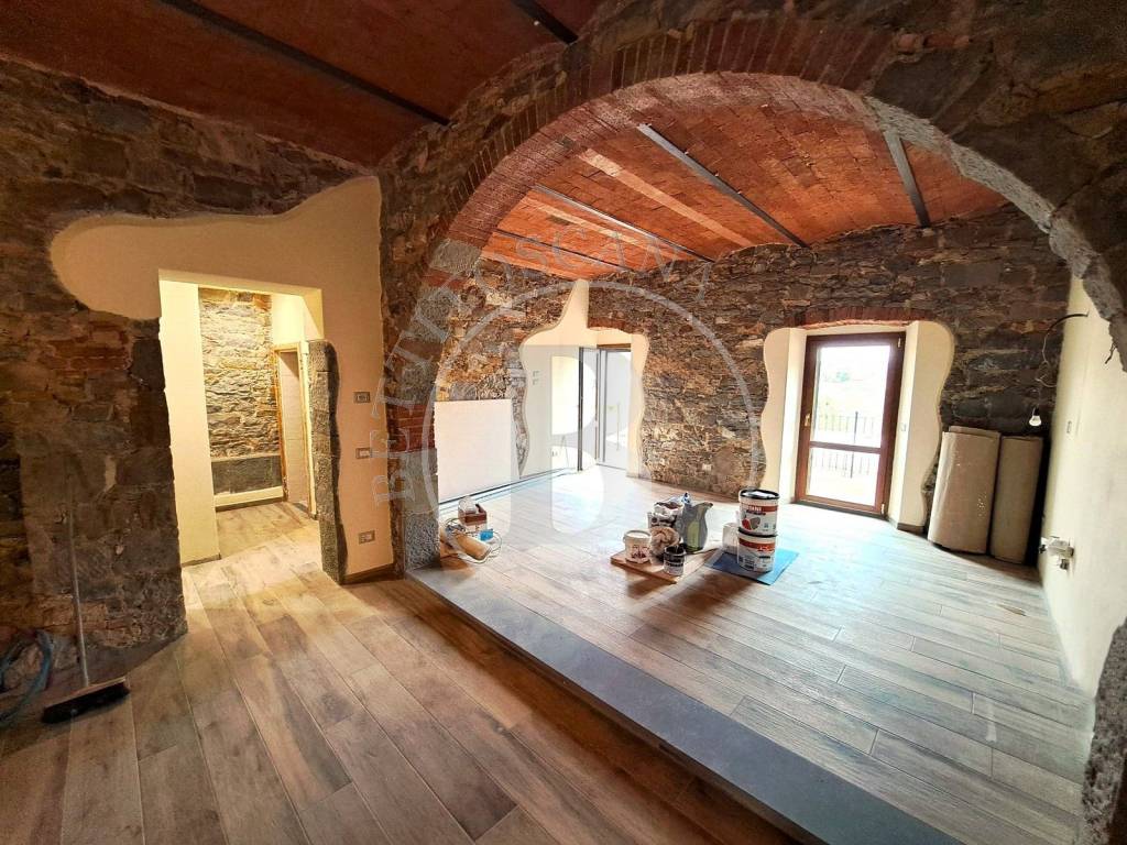 Appartamento in vendita a Castellina in Chianti, 7 locali, prezzo € 450.000 | PortaleAgenzieImmobiliari.it