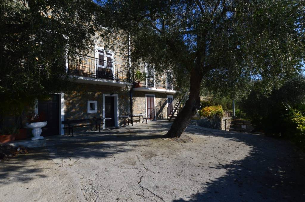 Villa in vendita a Bordighera, 11 locali, prezzo € 750.000 | PortaleAgenzieImmobiliari.it