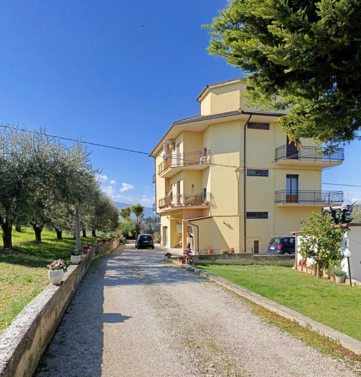 Appartamento in vendita a Castorano, 6 locali, prezzo € 150.000 | PortaleAgenzieImmobiliari.it
