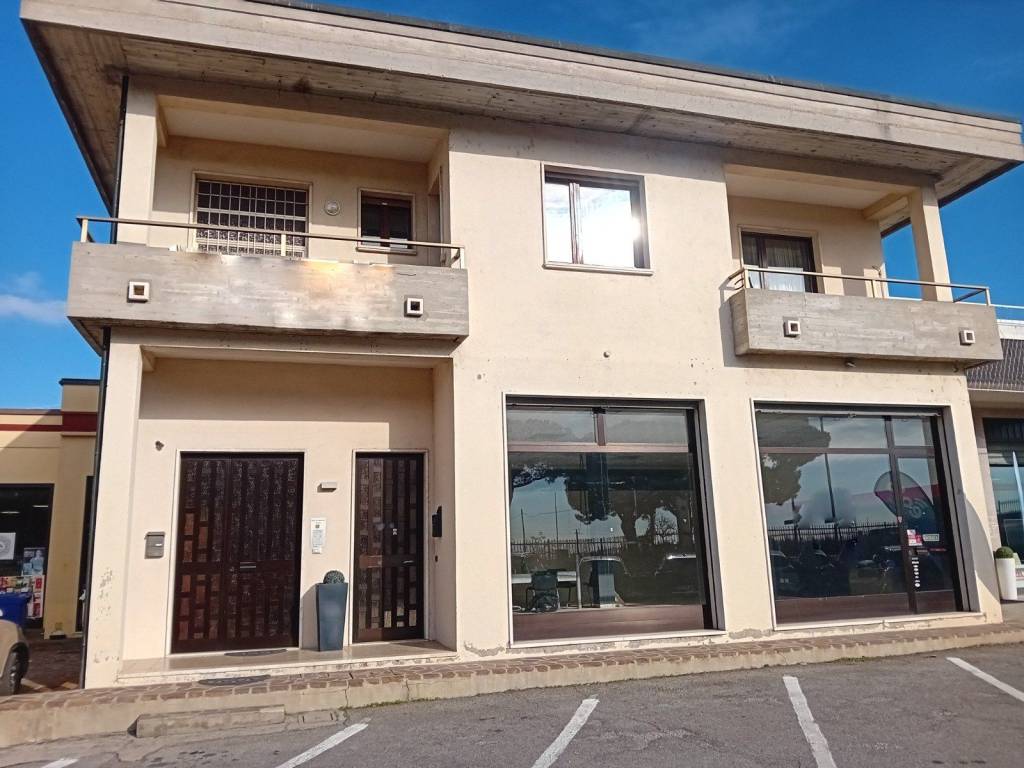 Negozio / Locale in vendita a Castiglione delle Stiviere, 4 locali, prezzo € 129.997 | PortaleAgenzieImmobiliari.it