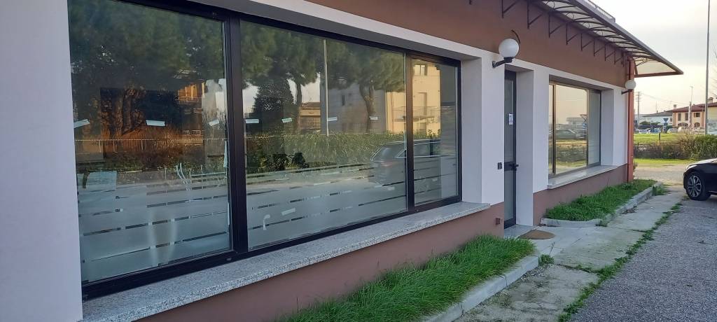 Negozio / Locale in vendita a Castiglione delle Stiviere, 6 locali, prezzo € 247.000 | PortaleAgenzieImmobiliari.it