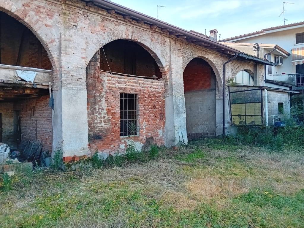 Rustico / Casale in vendita a Visano, 5 locali, prezzo € 49.000 | PortaleAgenzieImmobiliari.it