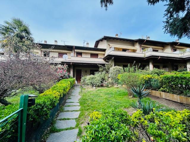 Villa a Schiera in vendita a Castronno, 4 locali, prezzo € 240.000 | PortaleAgenzieImmobiliari.it