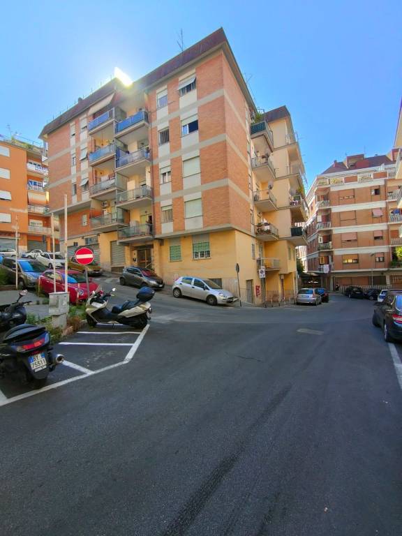 Appartamento in vendita a Ariccia, 6 locali, prezzo € 220.000 | PortaleAgenzieImmobiliari.it