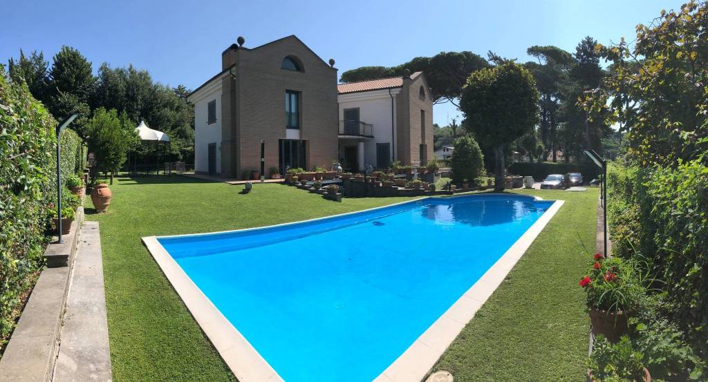Villa in Vendita a Genzano di Roma